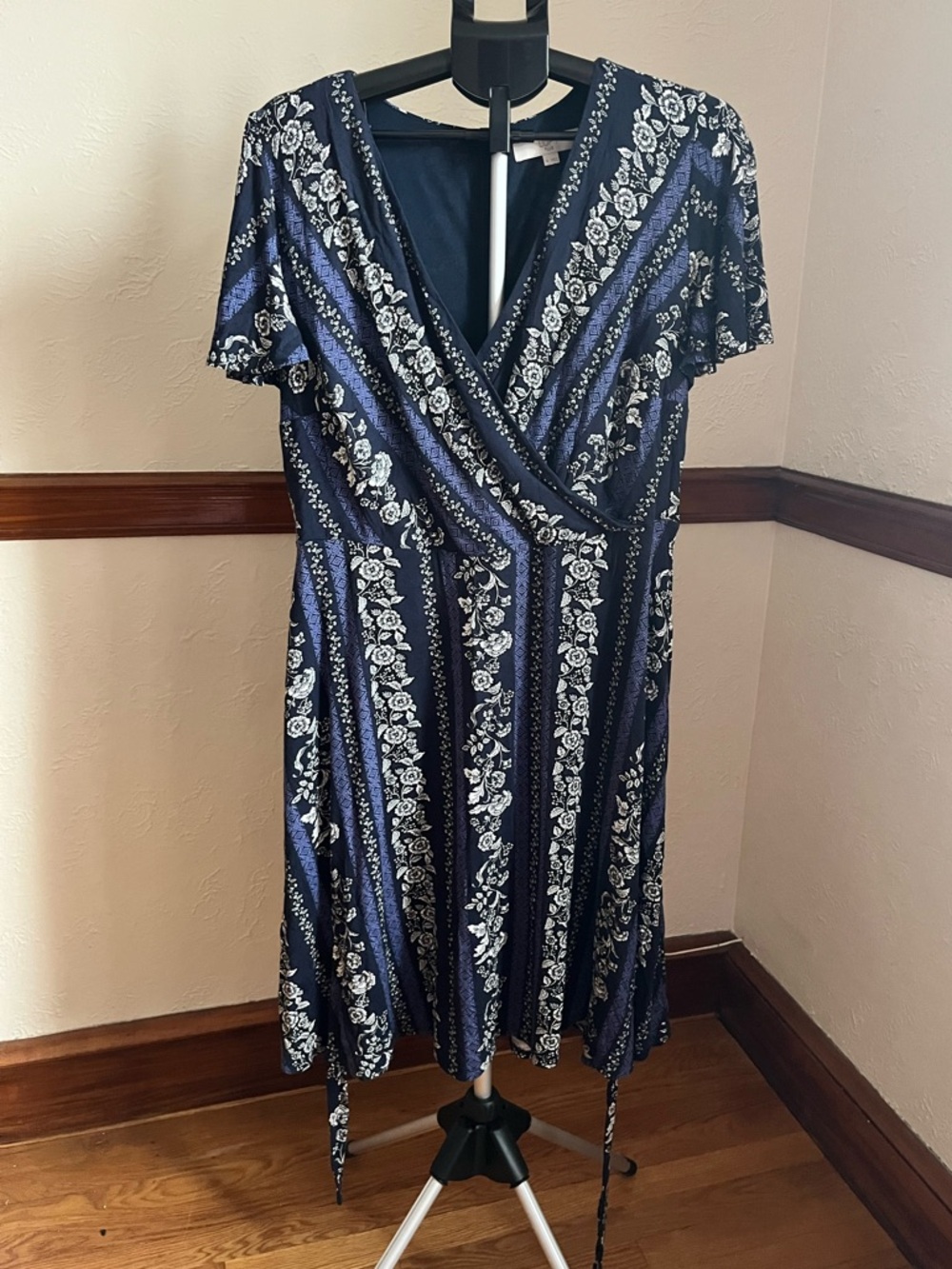 Loft Plus Flowering Vine Wrap Dress 16W